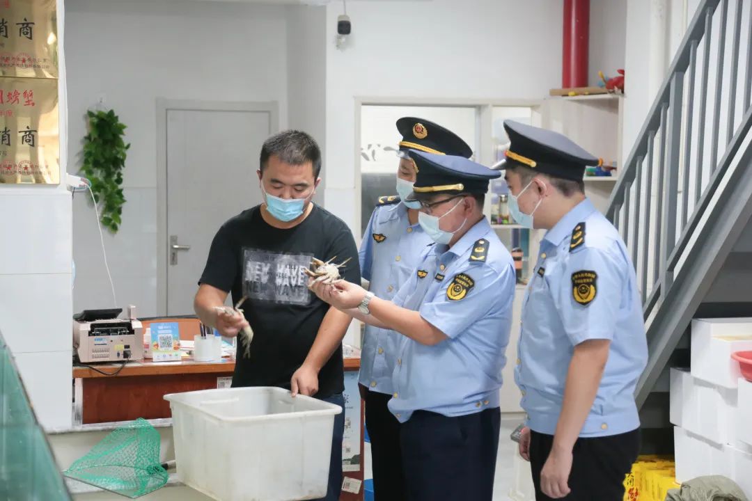 市场买螃蟹缺斤短两,买螃蟹缺斤少两怎么赔偿