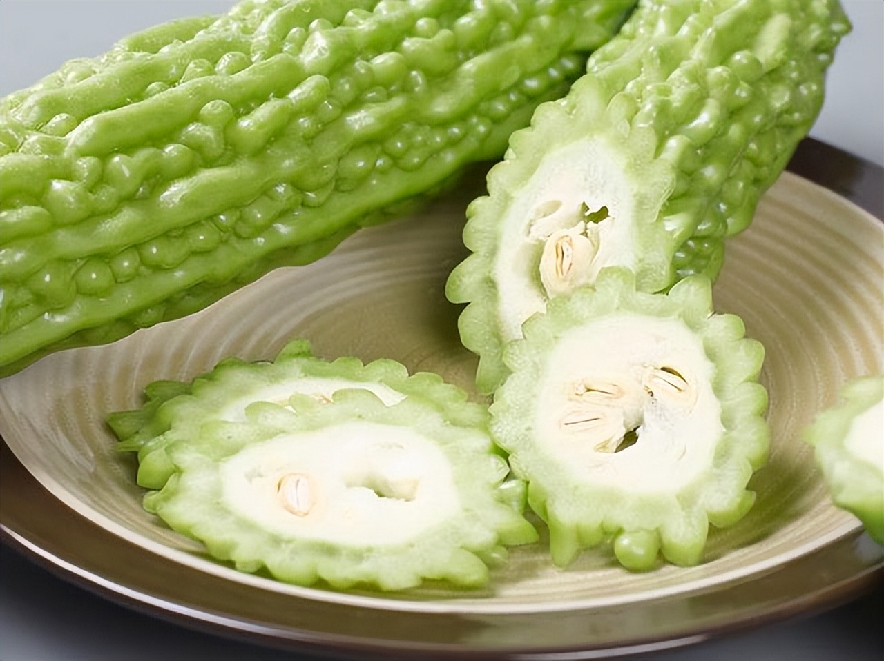 血糖偏高的人甜食一点都不要吃吗,血糖偏高的人就不能吃甜食了吗