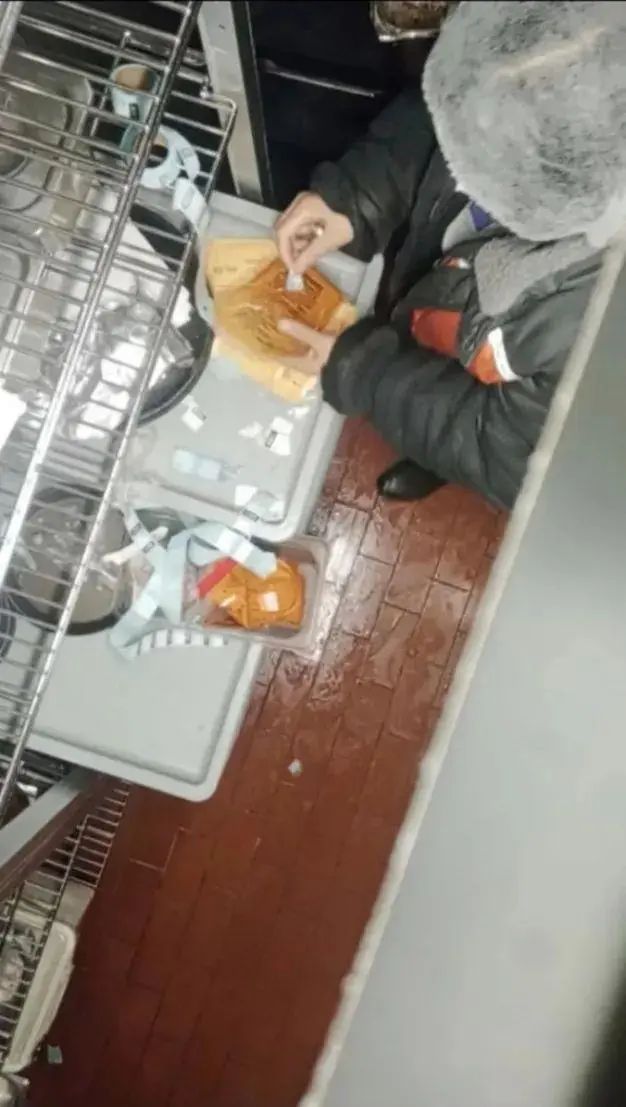 滚出中国！“脏乱差”的必胜客