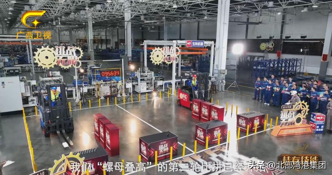 叉车牛逼技术视频,叉车能练啥绝活