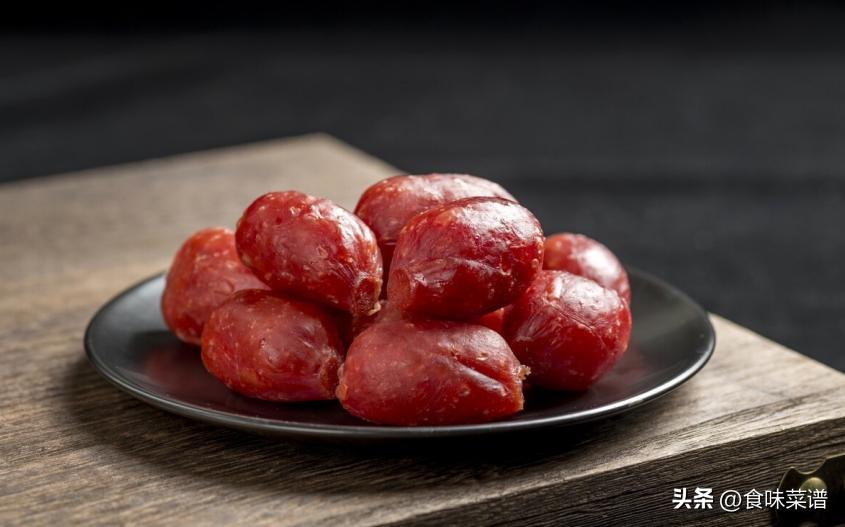 00后男大学生“特种兵式”旅游走红，背包常备这5样，旅途不受罪