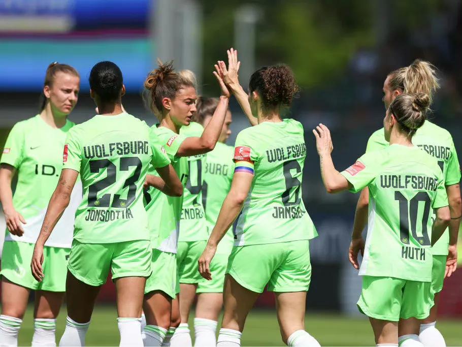 女足2:1逆转日本,女足欧冠联赛首秀