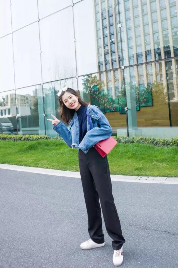 短款牛仔外套怎么搭配裤子图片女,牛仔短款外套怎么搭配好看