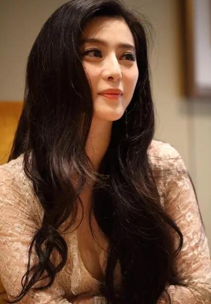 范冰冰巴黎时装周新街拍曝光,范冰冰巴黎时装周路人视角