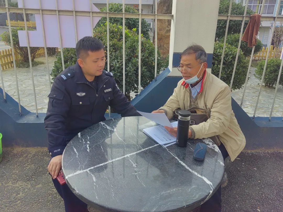 【一线警星】凌万强：别小瞧这张“小圆桌”，它调出了“大和谐”