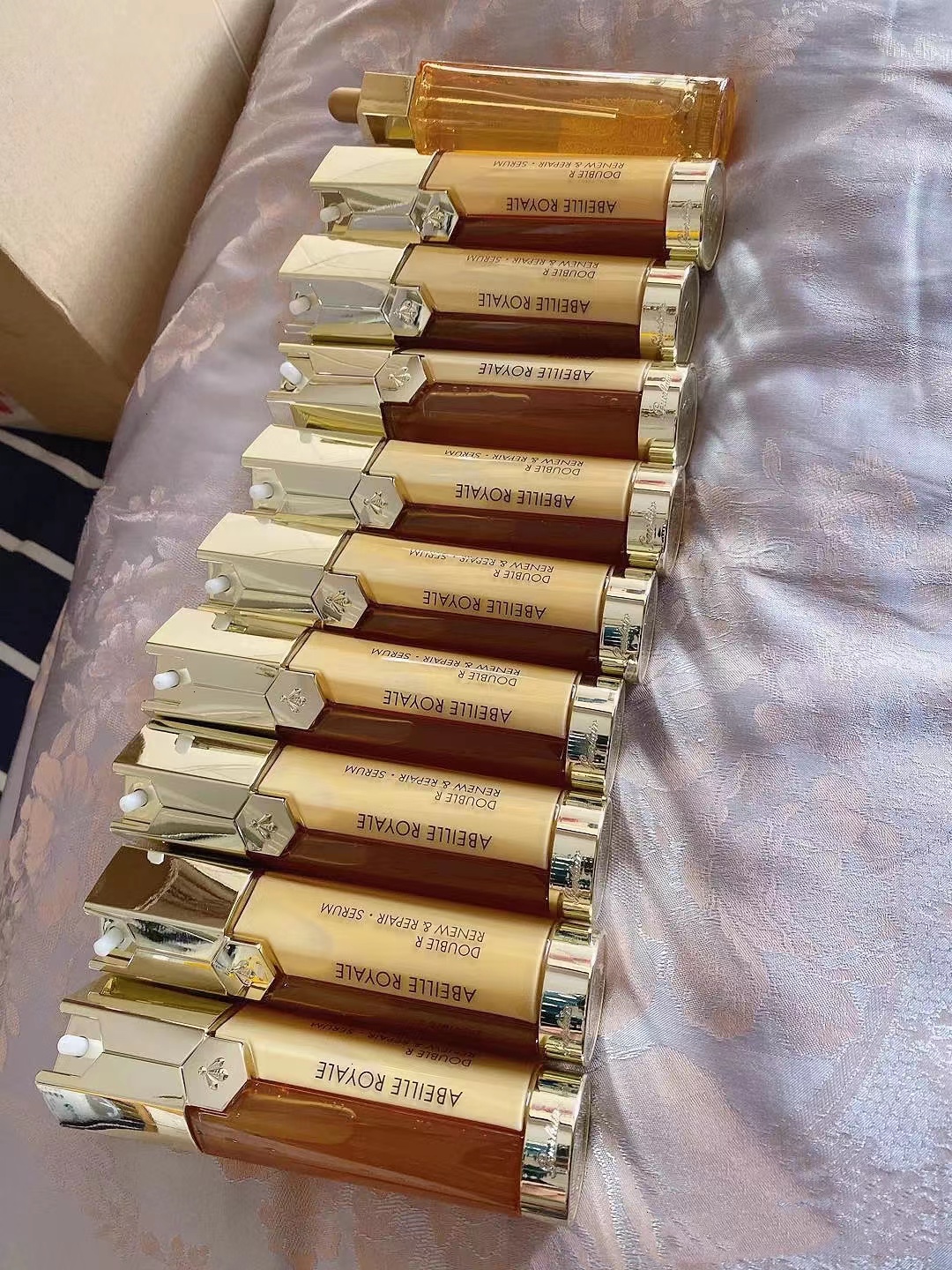 娇兰*管双**精华的主要功效是什么？用过才知道，真的没有什么平替