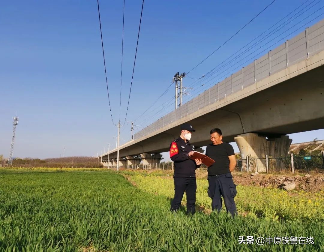 拥抱春天播种希望植树节手抄报,植树节拥抱春天播种梦想主题班会