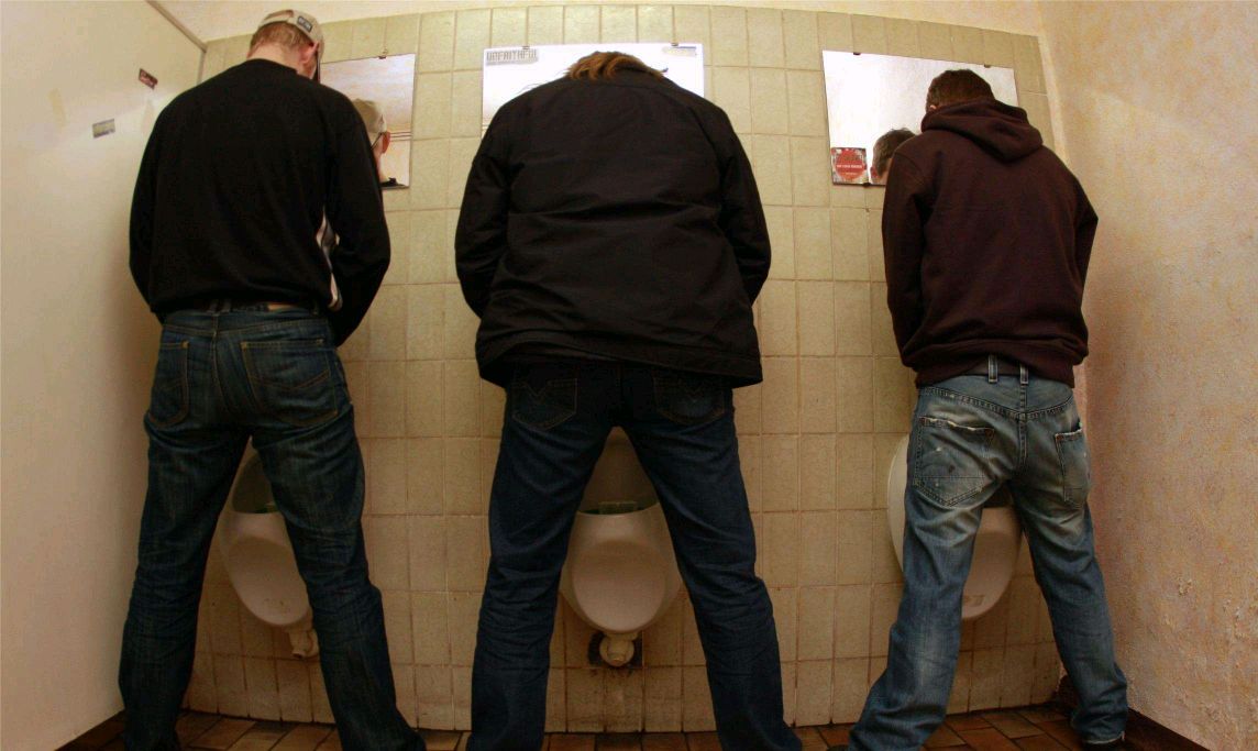 男人一喝水就不停的尿是什么原因,男人尿多尿频怎么治