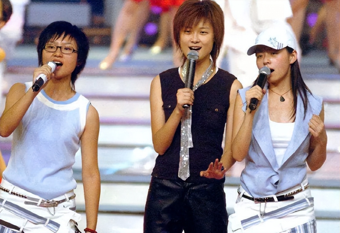 李宇春瘫痪坐轮椅综艺,李宇春自曝患脊柱炎有什么征兆