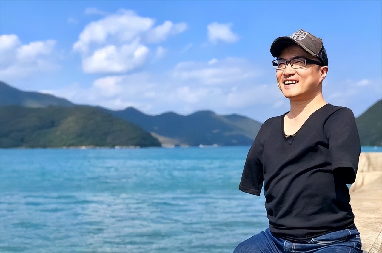 日本天生无手无腿的作家,日本一位无四肢的人