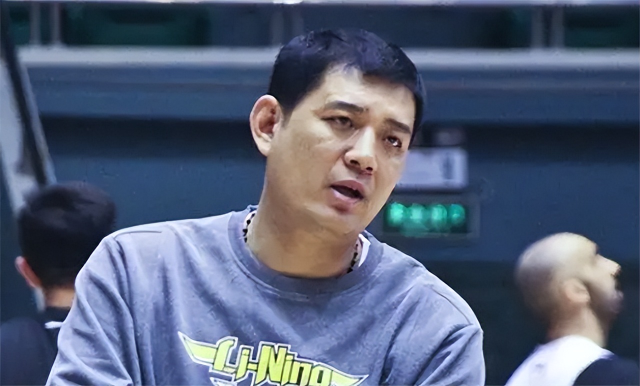 闵鹿蕾重回主场含泪怀念吉喆,首钢队吉喆去世视频