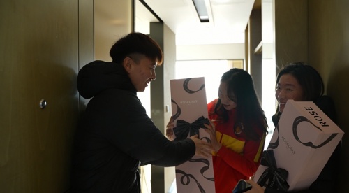 女神节致敬每一位最美巾帼英雄,铿锵玫瑰荣耀绽放致敬中国女兵