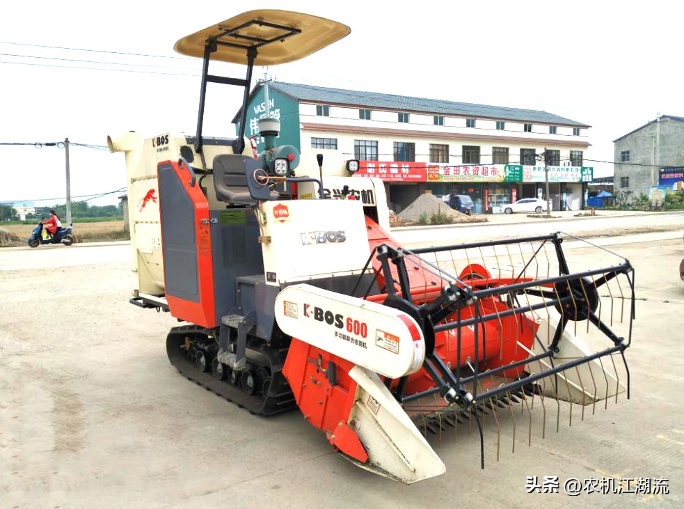 水稻收割机视频和介绍,大型水稻收割机的技术参数