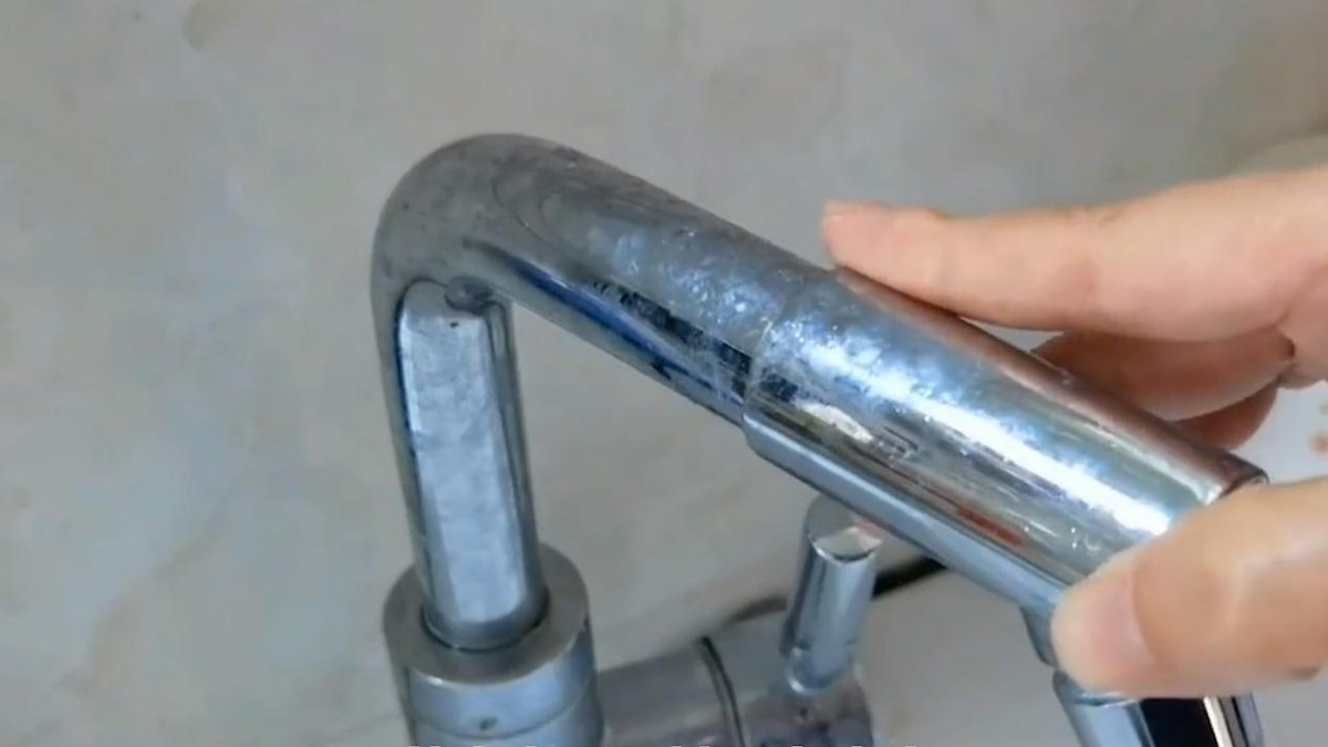 趁女生睡觉时脚底抹牙膏,睡觉把牙膏涂在脚底会怎么样