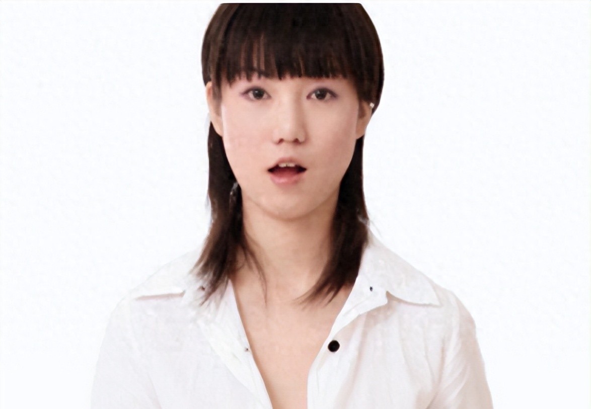 “最红裸模”*筱雨张**：年轻时拍21套写真火爆全网，如今38岁仍单身