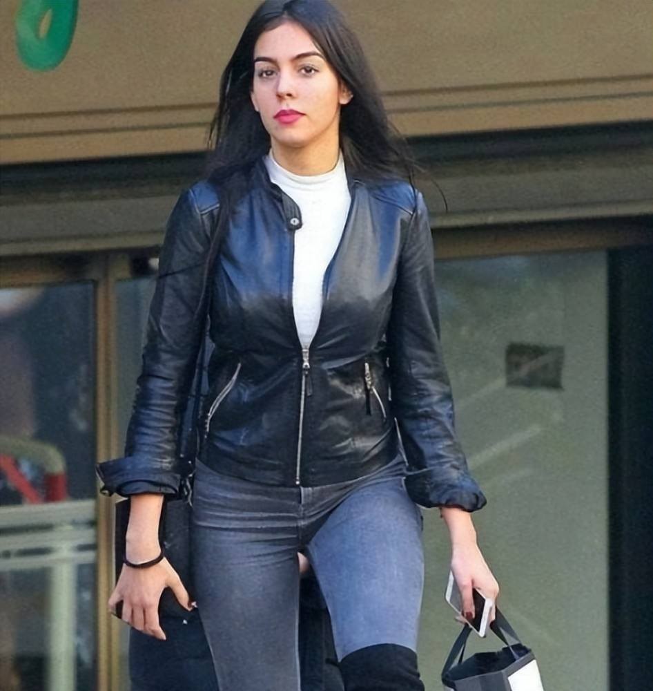 c罗和卡戴珊姐妹,c罗女友生了几个孩子