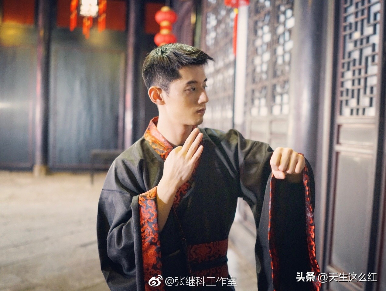 年入6000万还要对女明星搞“杀猪盘”，张继科会去踩缝纫机吗？