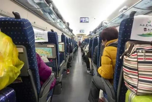 女孩一声“怒吼”换来整个车厢的安静，联想到航班上的一封道歉信