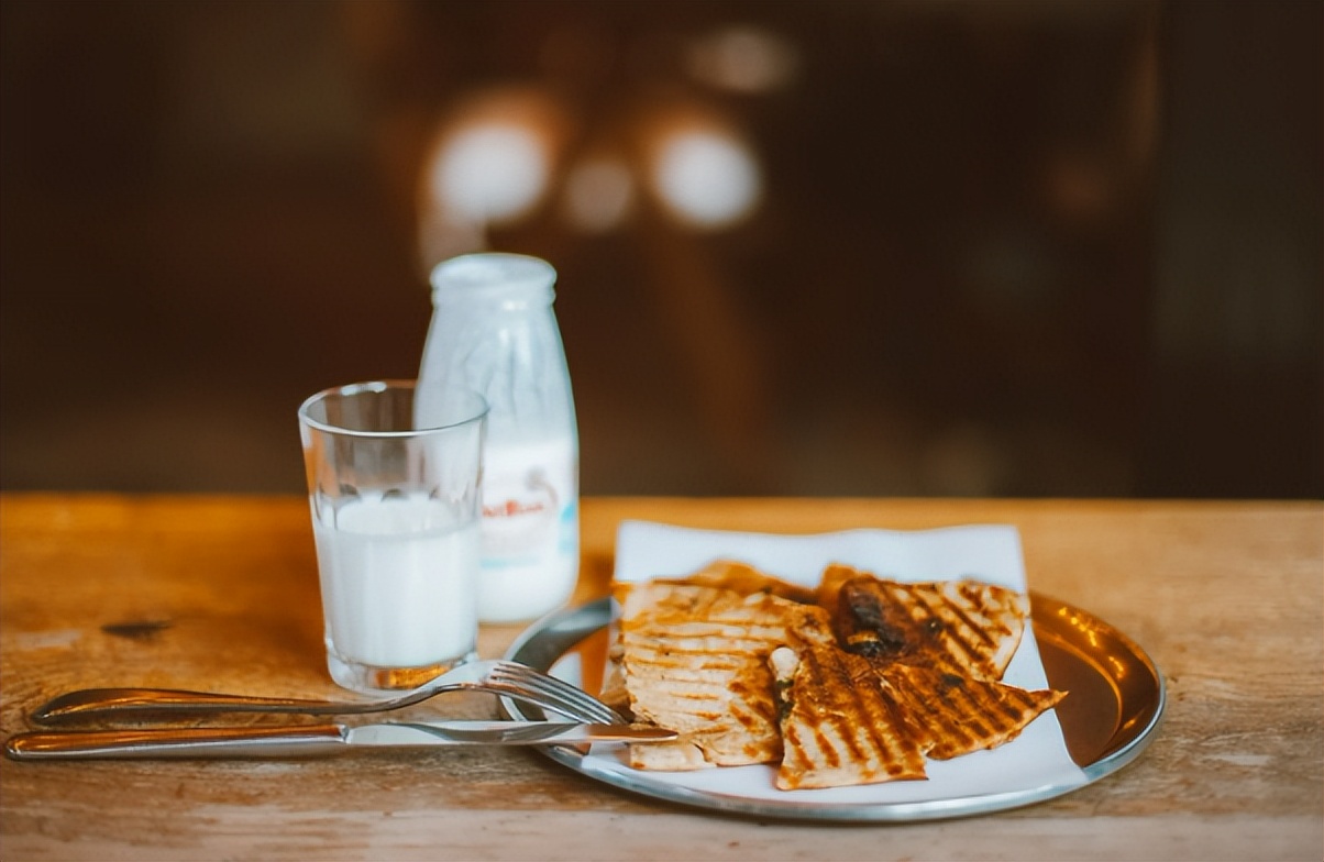 老年人高蛋白食物可以多吃吗,老人多食高蛋白食物好吗