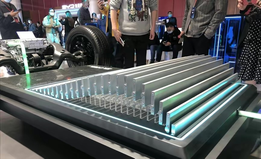 无“锂”寸步难行！韩企如热锅上的蚂蚁，监狱大门为尹锡悦打开