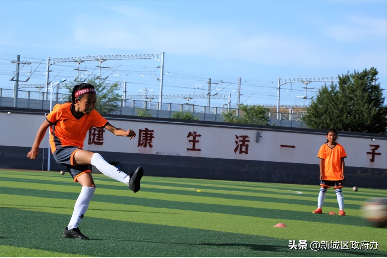 呼和浩特暑假体育训练营,呼和浩特少儿足球暑期营招生