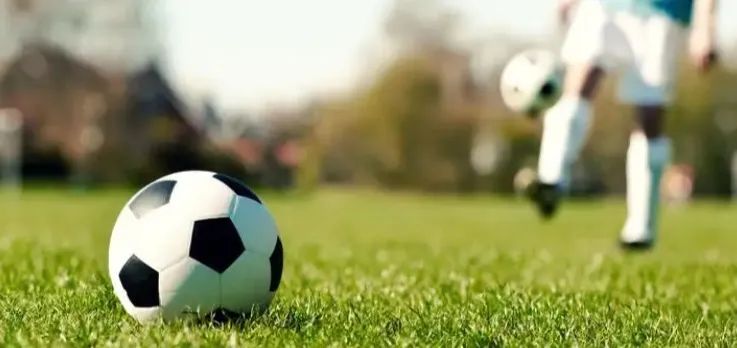 长法小课堂|世界杯赛场上，不小心踢伤了球友，需要承担法律责任吗？