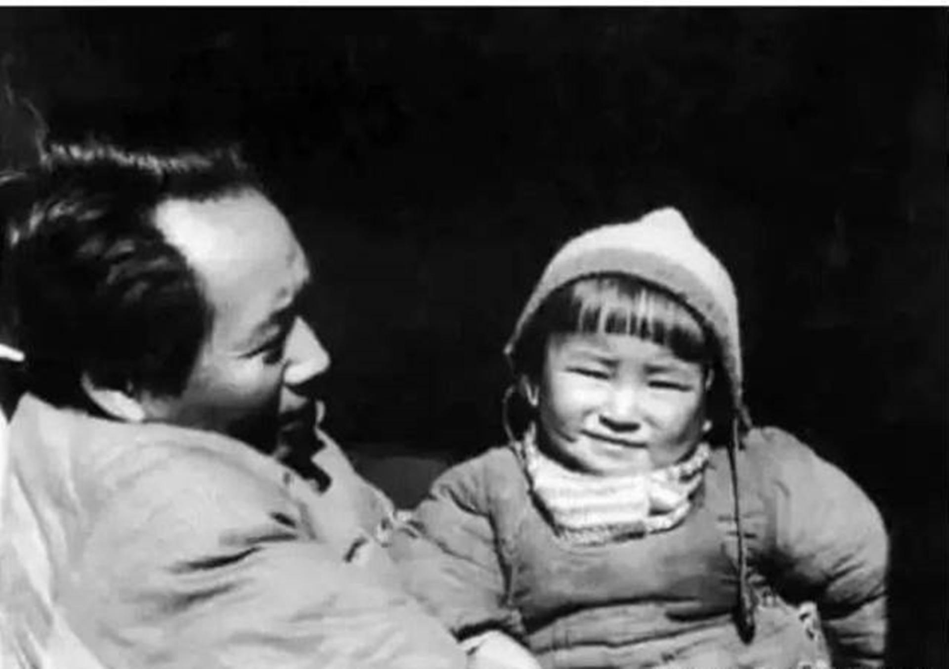 毛主席女婿去世，李讷悲伤痛哭说出一句话，令现场众人潸然泪下