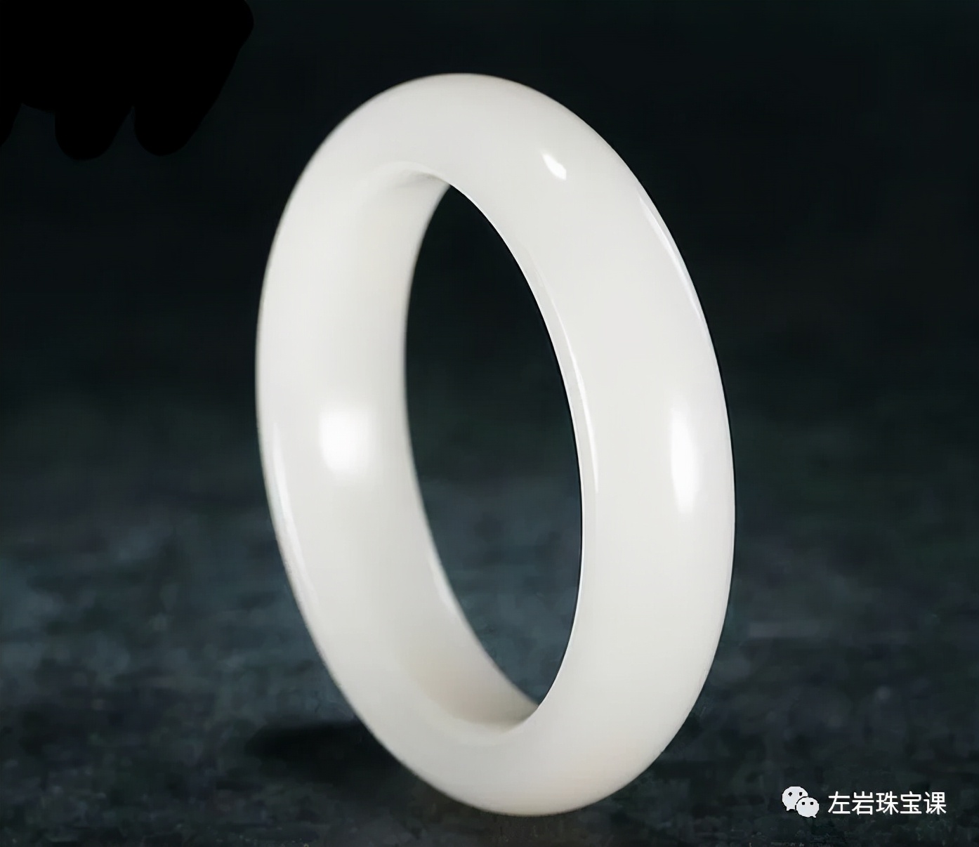 玉镯怎么挑选适合自己,买玉镯怎么选才正确