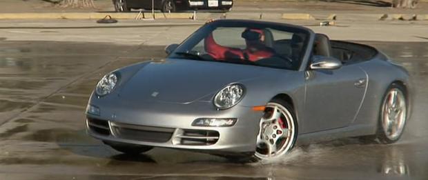 据说台风的时候，要把家里的窗户都打开，这样可以减小风的阻力