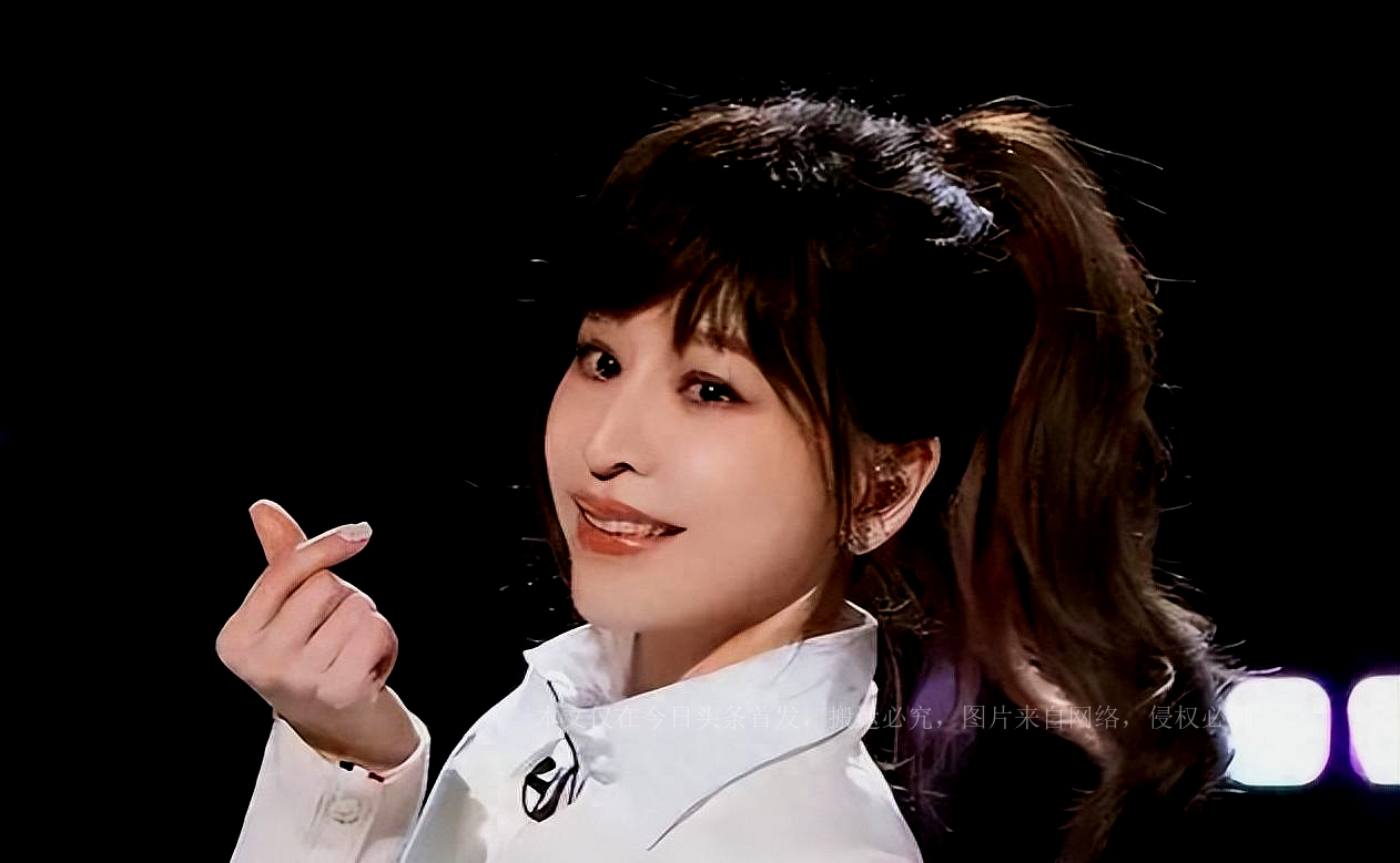 走红毯露*体下**卖肉，陷害王心凌，她就是周迅口中的“骚浪贱”