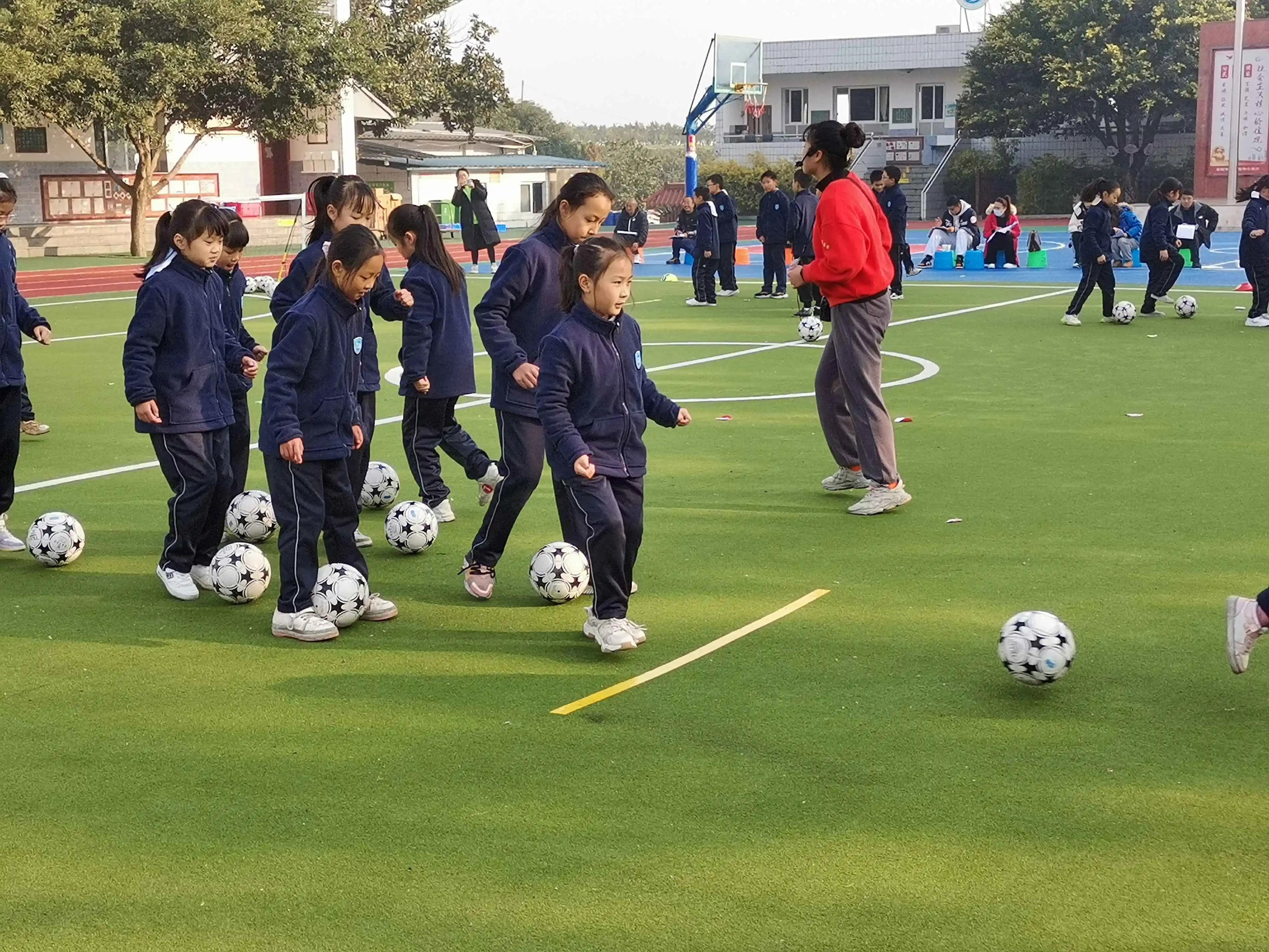 新课标下如何开展足球教学研讨,小学足球教育教学经验交流