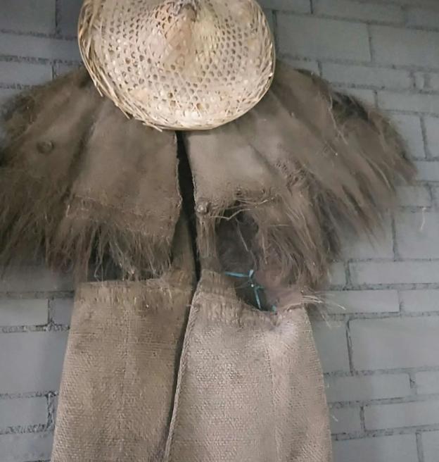 古代用油脂来制作防雨用具，曹魏时期铜雀台的瓦片上都有胡桃油