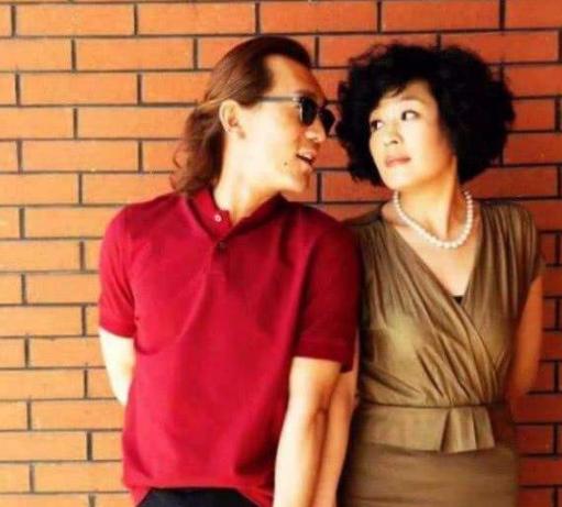 李咏的妻子哈文患了什么病,主持人李咏是哪年去世的