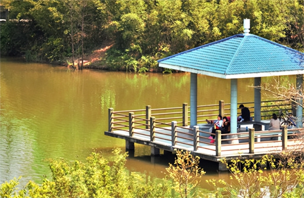 重德博学尚美笃行,重德博学勤勉尚美