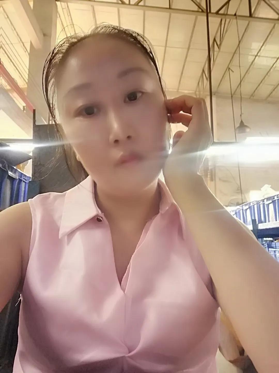 从小到大没妈妈是什么样的体验,没有父母的小孩子真实生活