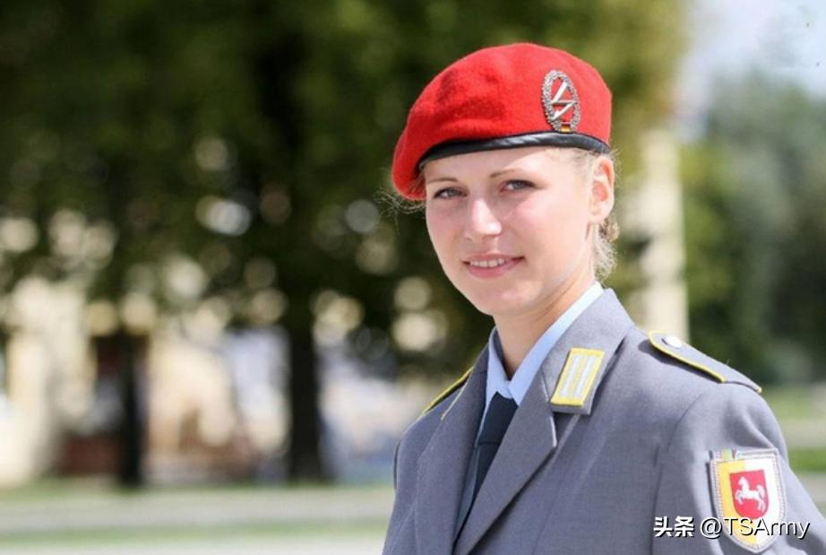 十个国家穿常服最美的女军人