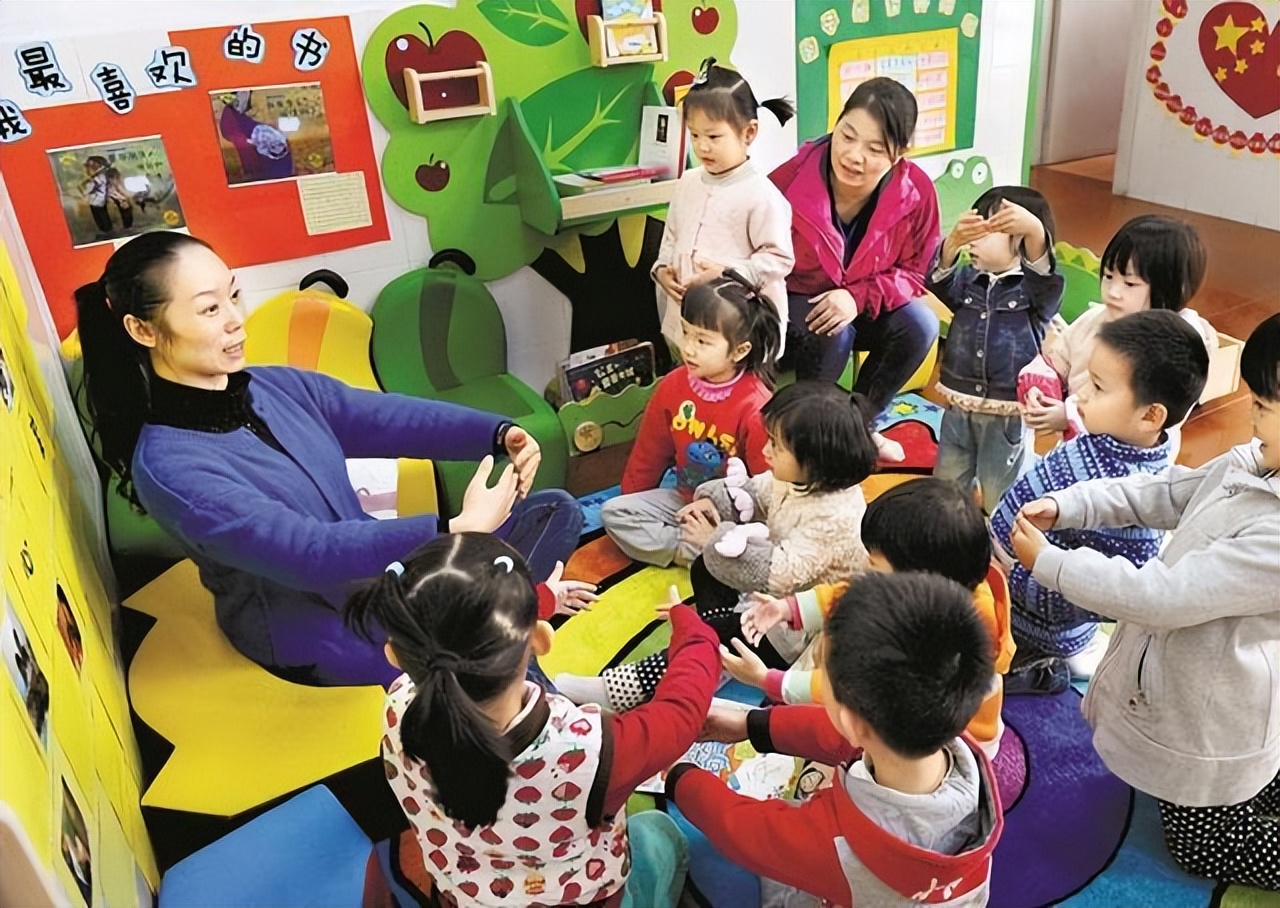 幼儿园小便池洗餐具真假事件,幼儿园便池洗餐具通报