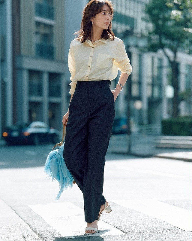 百搭运动休闲凉鞋穿搭,高跟银色凉鞋简单大方穿搭