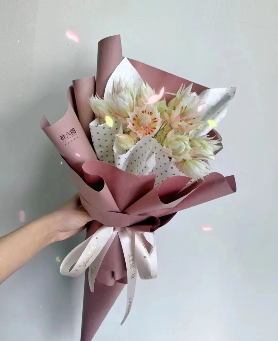 情人节送花送点酒,情人节送花不知道要送什么