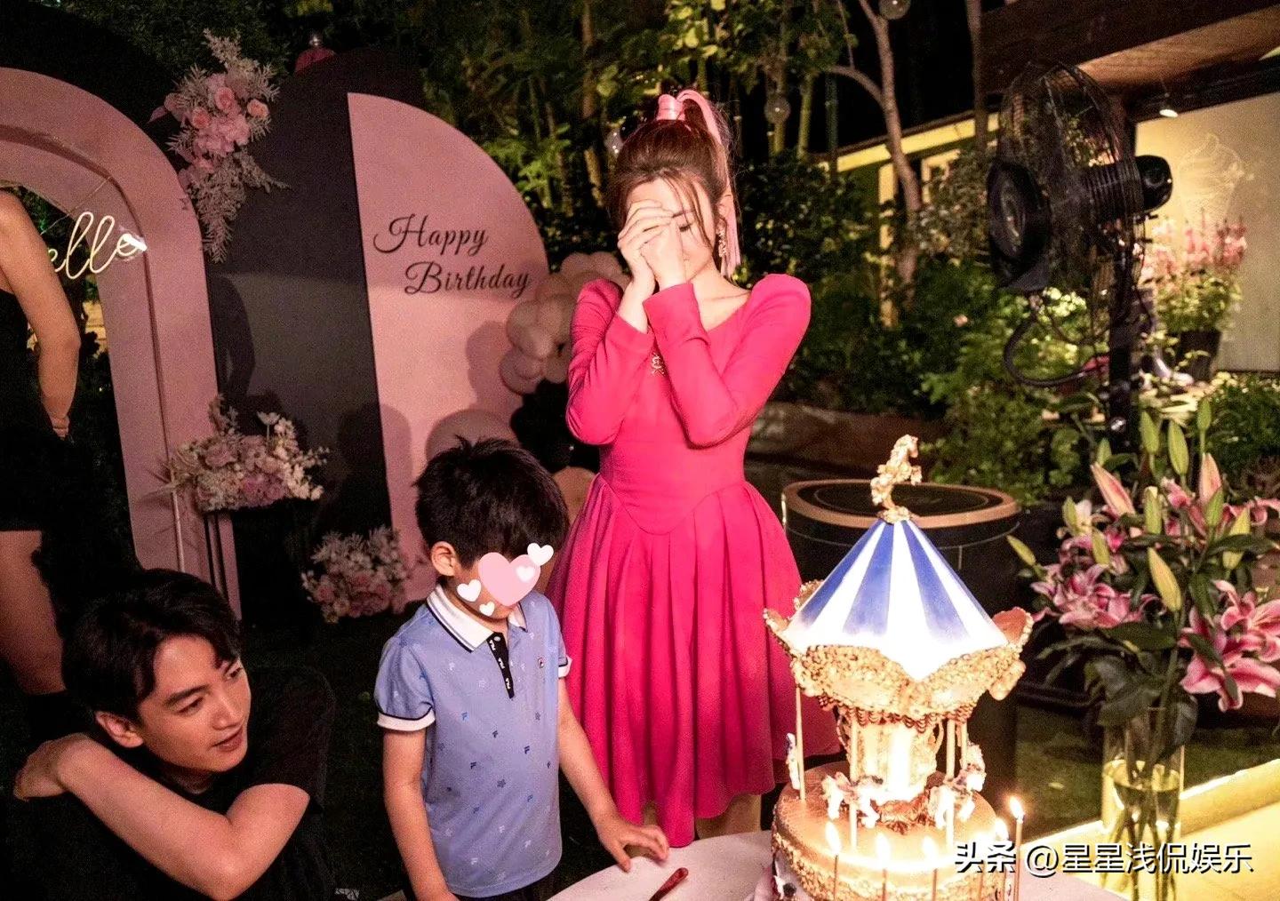 陈妍希带儿子去迪士尼,陈妍希机场带儿子