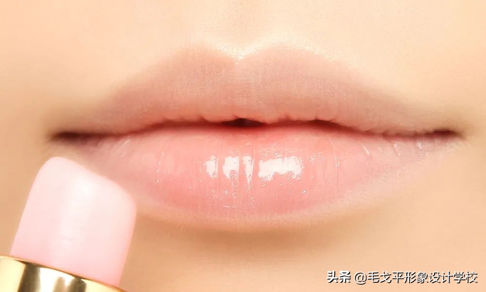 涂口红的正确步骤你涂对了吗,正确涂口红的方法一学就会