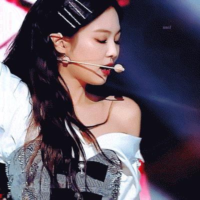 儿童用泫雅风彩色发夹怎么扎好看 (泫雅一字夹发夹佩戴方法)