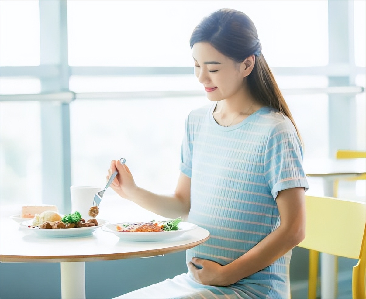 女人每天吃一粒维生素b1作用,女子每天坚持吃维生素b12