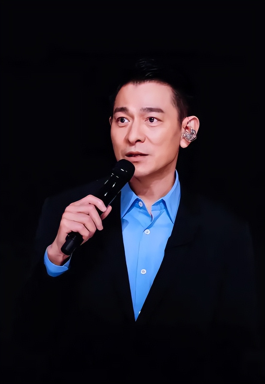 刘德华回老家认祖归宗故事,1997年刘德华回到家乡新会认祖