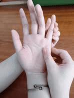 中风偏瘫半身发硬是怎么回事,中风偏瘫以后手老是没力该怎么办