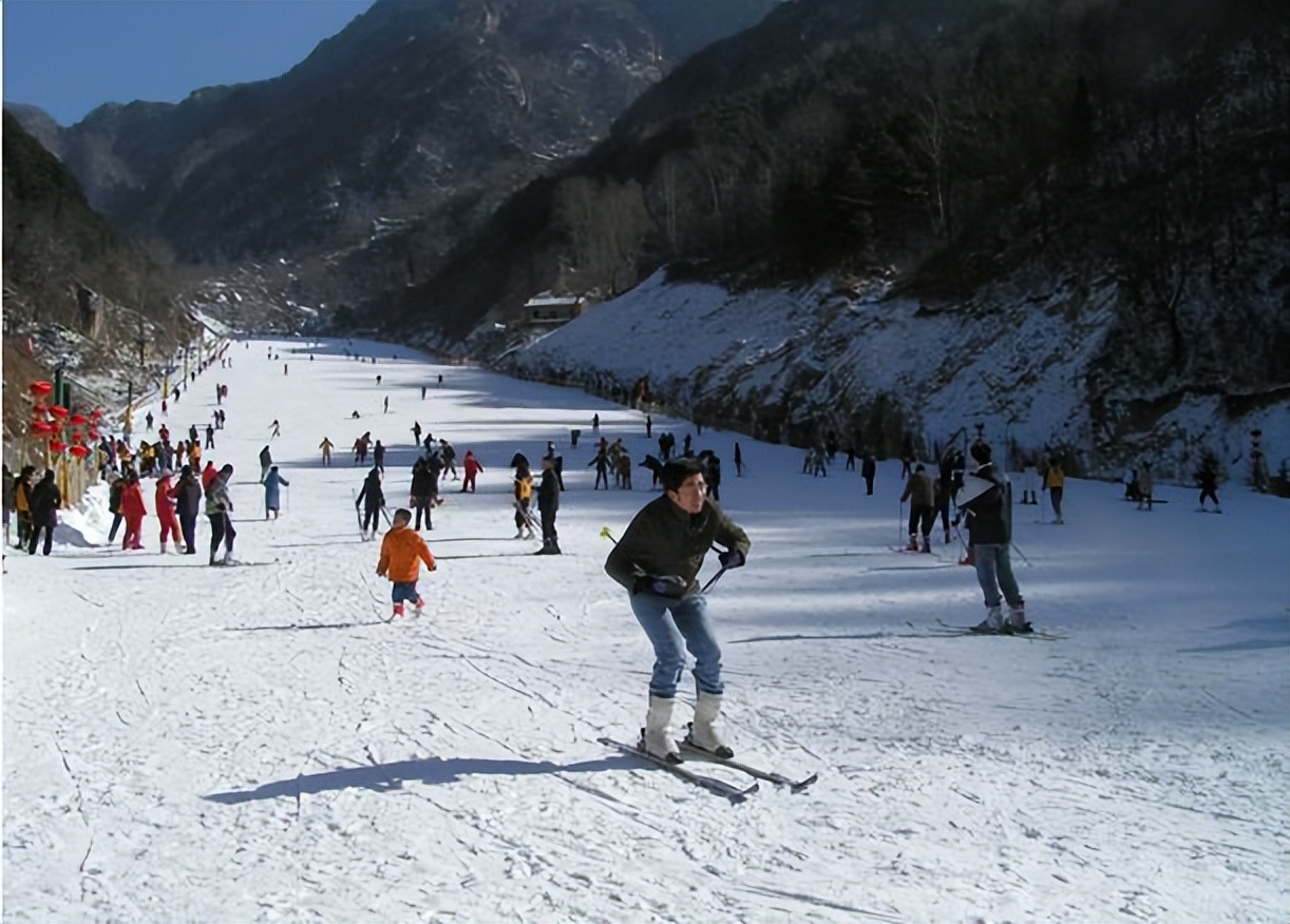 西安一年四季都能练滑雪的地方,西安哪个滑雪场适合嬉雪