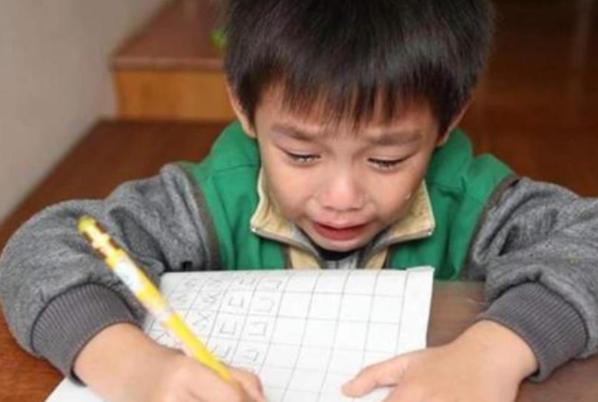 小学生作文《妈妈真虚伪》，内容真实又丰富，妈妈看后追着学生打