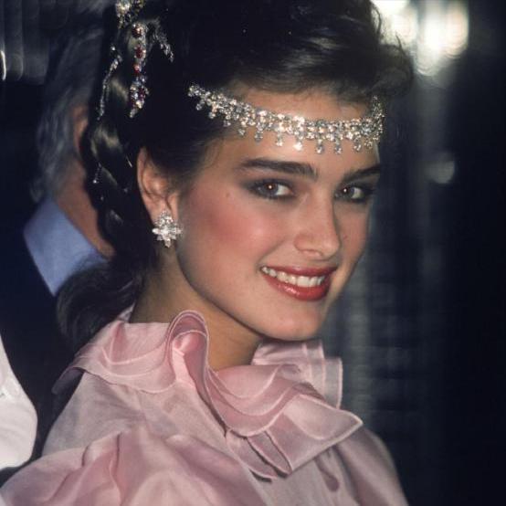 波姬·小丝：我10岁全裸出镜，20岁仍是完璧之身，往事已不堪回首