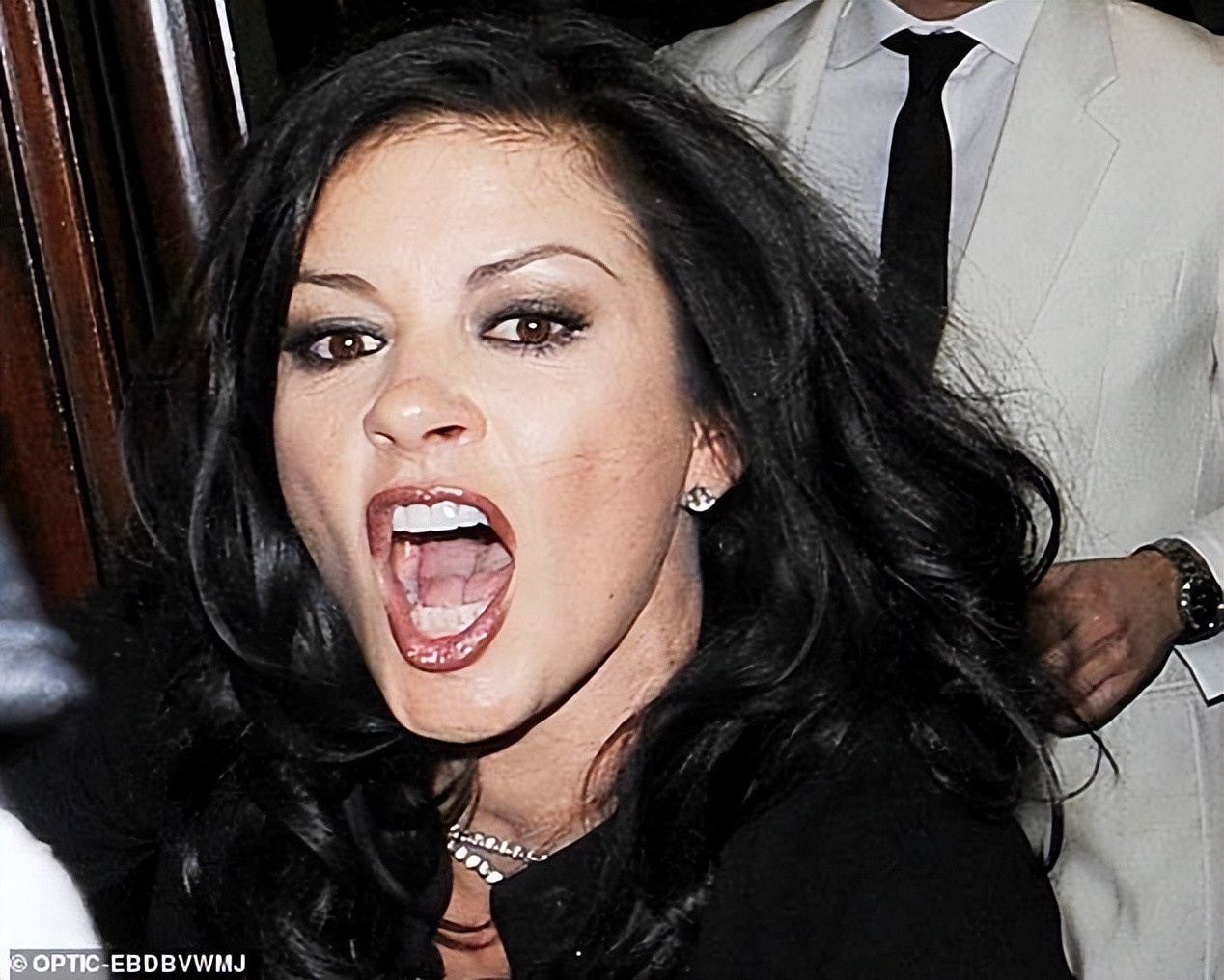 道格拉斯：好莱坞最高段位花心浪子，把小25岁泽塔琼斯吃得死死的