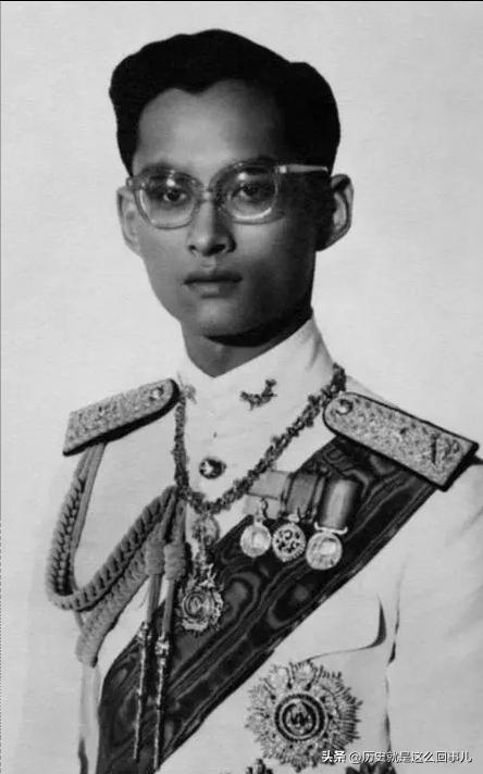 泰国国王拉玛九世死后照片,泰国国王拉玛九世出家